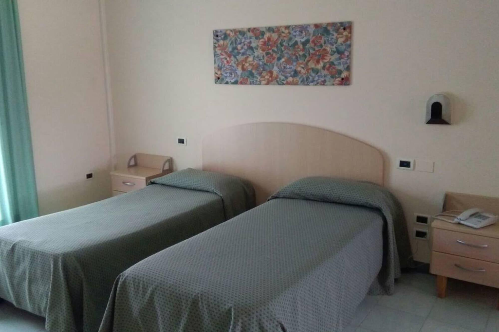 Hotel Minerva Brindisi Bagian luar foto