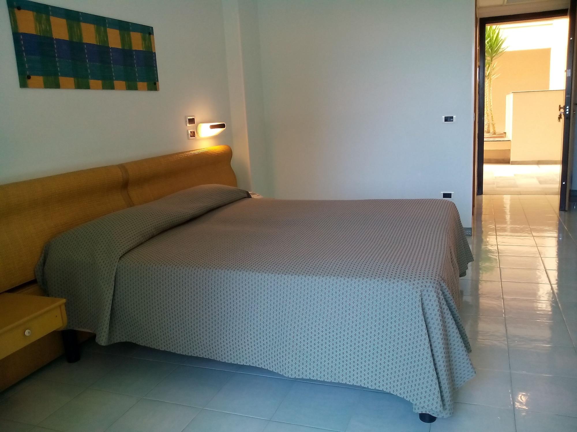 Hotel Minerva Brindisi Bagian luar foto