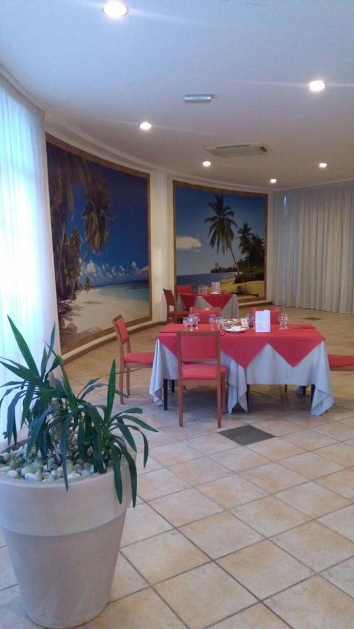 Hotel Minerva Brindisi Bagian luar foto