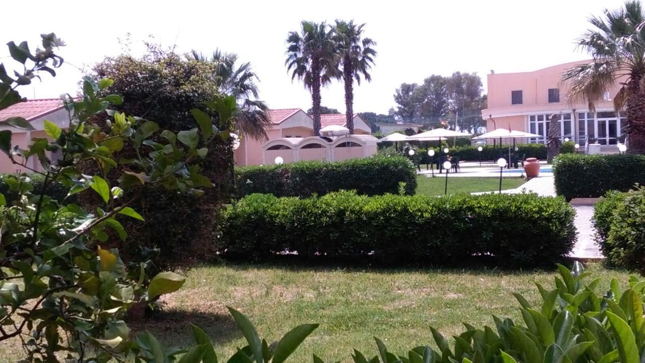 Hotel Minerva Brindisi Bagian luar foto