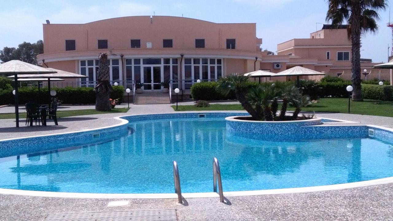 Hotel Minerva Brindisi Bagian luar foto