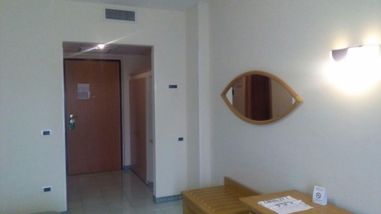 Hotel Minerva Brindisi Bagian luar foto
