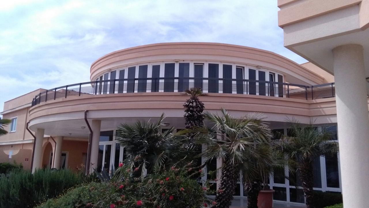 Hotel Minerva Brindisi Bagian luar foto