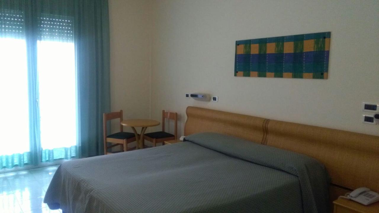 Hotel Minerva Brindisi Bagian luar foto