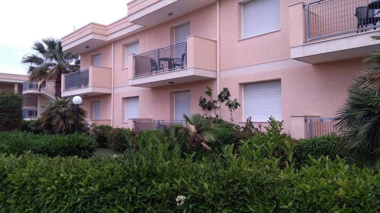 Hotel Minerva Brindisi Bagian luar foto