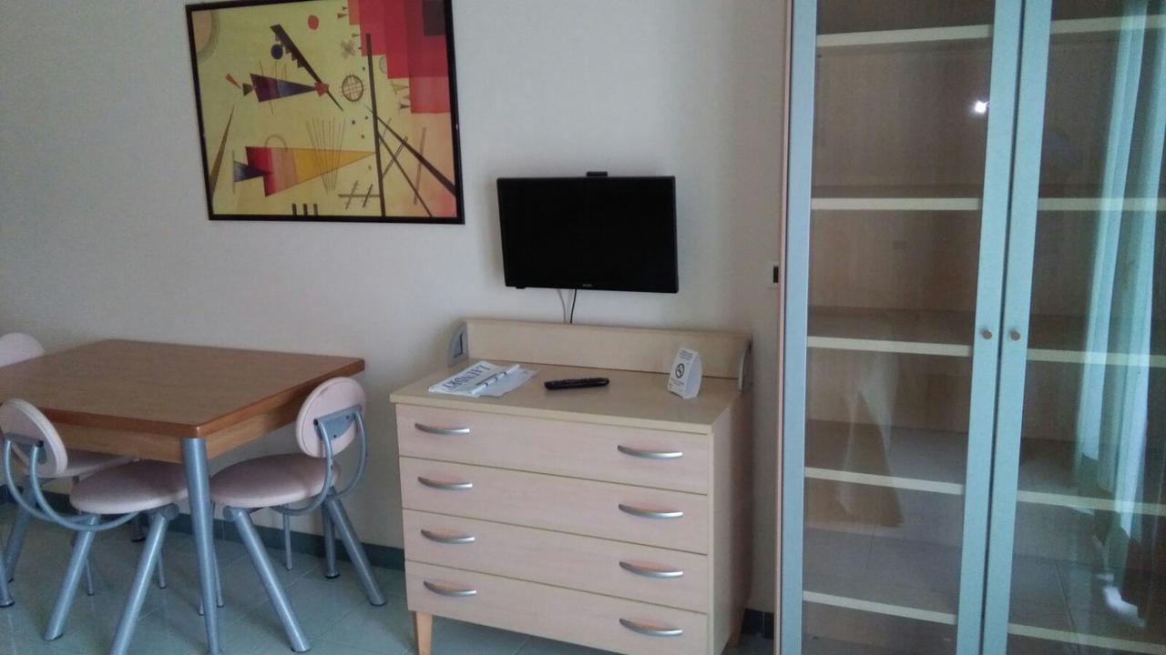 Hotel Minerva Brindisi Bagian luar foto