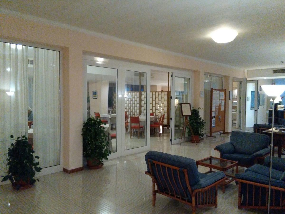 Hotel Minerva Brindisi Bagian luar foto
