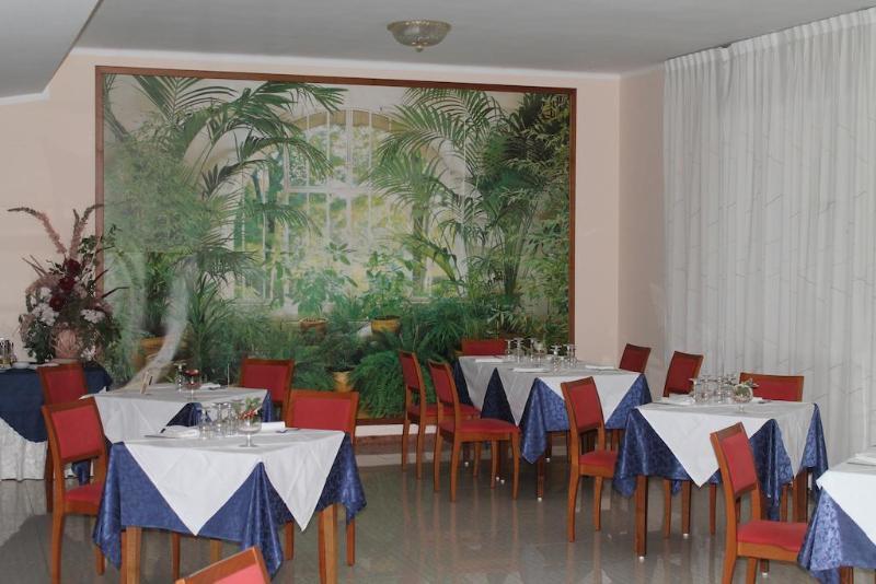 Hotel Minerva Brindisi Bagian luar foto