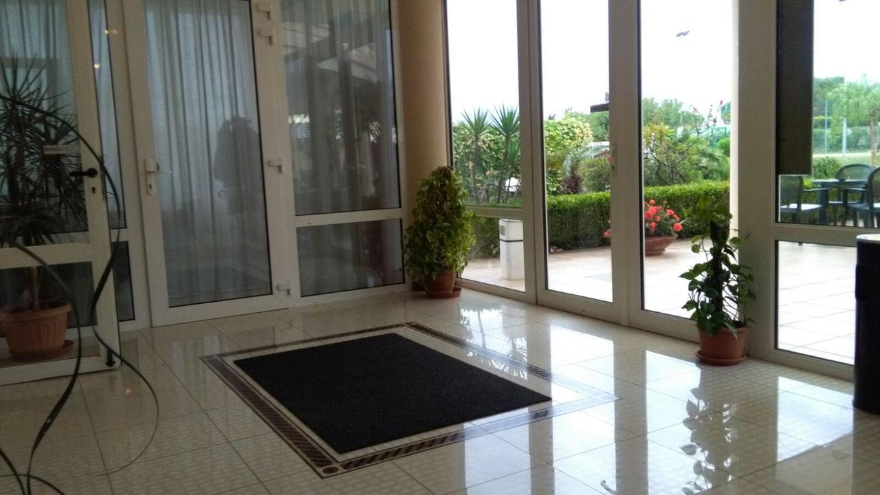 Hotel Minerva Brindisi Bagian luar foto