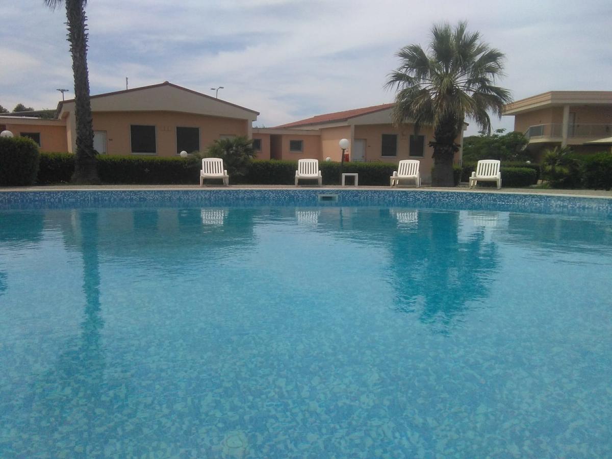 Hotel Minerva Brindisi Bagian luar foto