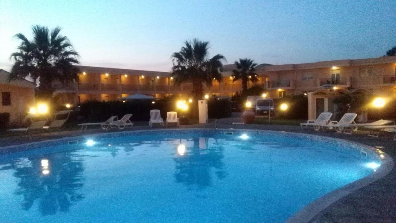Hotel Minerva Brindisi Bagian luar foto