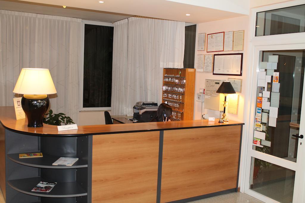 Hotel Minerva Brindisi Bagian luar foto