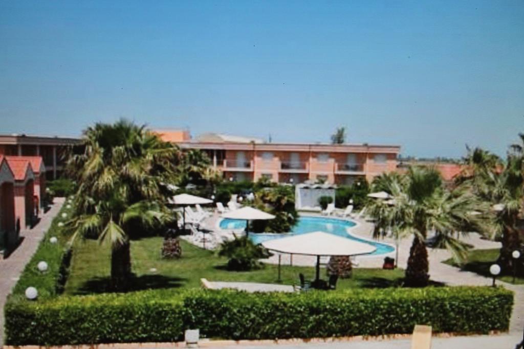Hotel Minerva Brindisi Bagian luar foto