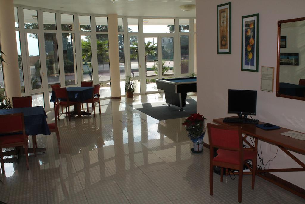 Hotel Minerva Brindisi Bagian luar foto