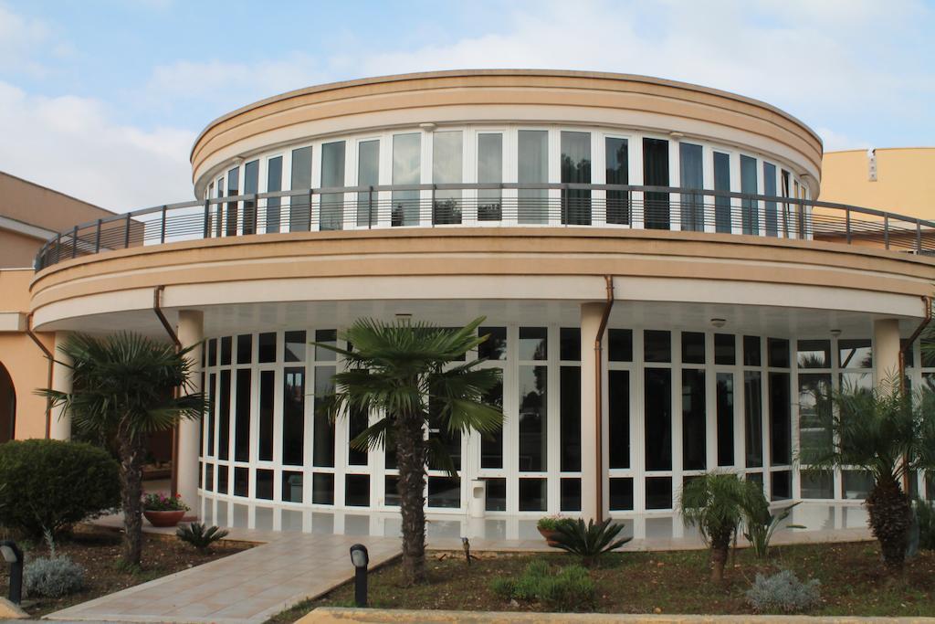 Hotel Minerva Brindisi Bagian luar foto