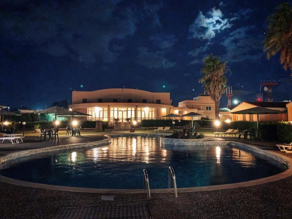 Hotel Minerva Brindisi Bagian luar foto